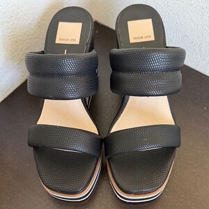 NWOT Dolce Vita Osiris Black Textured Double-Strap Slide Mules.